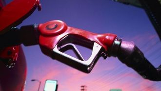 أسعار النفط تستهل الأسبوع على ارتفاع