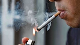 من علّم العالم التدخين؟