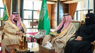 أمير منطقة تبوك يلتقي قيادات جمعية التوحد