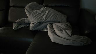 لماذا نستيقظ عندما نكون في السرير؟