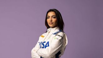 شقيقتان إماراتيتان تتنافسان في نهائي أكاديمية الفورمولا 1