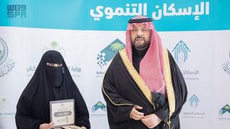 وحدات سكنية سلمها الأمير فيصل في رفحاء