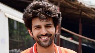 Kartik Aaryan Learns Dance Step In 30 Minutes