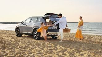 نيسان إكس تريل: سيارة رياضية متعددة الاستخدامات عائلية عصرية