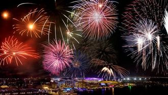 اكتشف احتفالات بلاد العجائب الشتوية في ياس باي