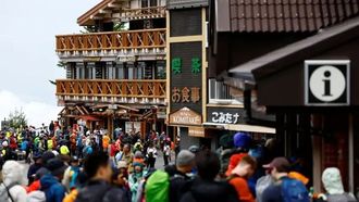 الإجراءات التقييدية في منتجع غينزان أونسن في اليابان