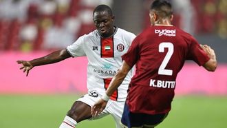 الجزيرة يواجه الوحدة في قمة الدوري