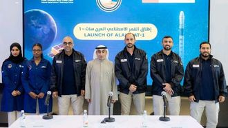 جامعة الإمارات تطلق القمر الصناعي العين سات 1