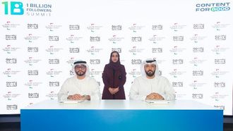 تعاون بين أنور قرقاش وأكاديمية الإعلام الجديد