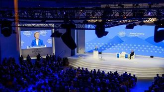 دافوس 2025: مناقشة تحديات المرأة والوظائف