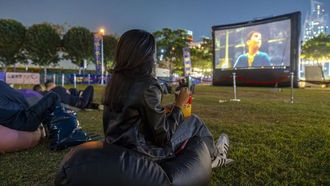 ليالي أفلام عائلية مجانية في أبراج بحيرات جميرا