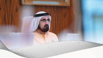 محمد بن راشد يطلع على إنجازات مجلس الوزراء في الإمارات