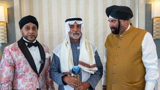 نهيان بن مبارك يتسلم جائزة الجاليات السيخية