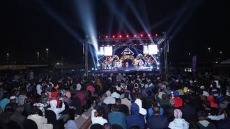 الإمارات تحتفل بالعمال في ليلة رأس السنة