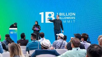 دور الذكاء الاصطناعي في إنشاء المحتوى: بقلم ريد هوفمان