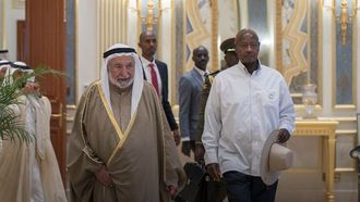 حاكم الشارقة يستضيف خيرة حكام الشارقة