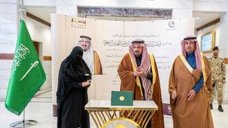 الأمير الدكتور فيصل يفتتح معرض فن ناهل