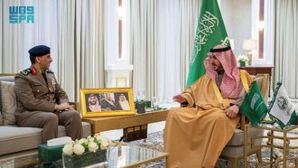 الأمير فيصل يلتقي مدير الدفاع المدني