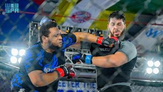 تتويج أبطال المملكة في رياضة فنون القتال المختلطة في جدة