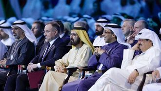 محمد بن راشد يلتقي مدير صندوق النقد الدولي في القمة