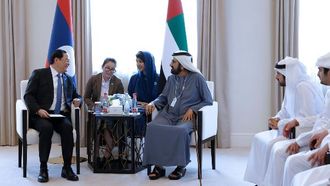 تعزيز العلاقات بين الإمارات ولاوس في القمة