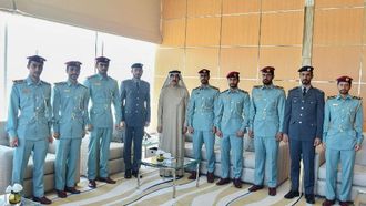 حاكم أم القيوين يستقبل خريجي كلية الشرطة