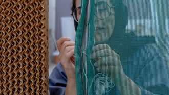 جناح الإمارات العربية المتحدة يحتفي بالمرأة الإماراتية في بينالي الفنون