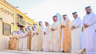 حاكم عجمان وولي عهده يؤمّان صلاة العيد