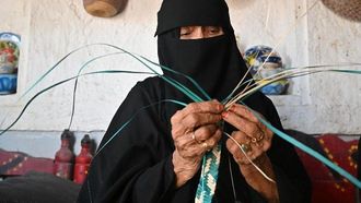 حرفيات جزر فرسان يحافظن على التراث