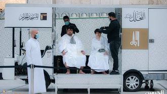 Makkah Introduces Mobile Barbershops For Pilgrims