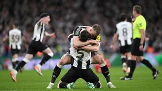 نيوكاسل يونايتد يفوز بكأس الدوري بعد 70 عامًا