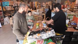 يشهد عيد الفطر إقبالاً متزايداً على الحلويات والمكسرات