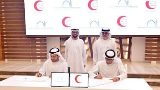 الهلال الأحمر يوقع اتفاقية برامج القرآن الكريم