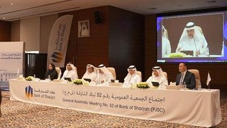 بنك الشارقة يعتمد البيانات المالية