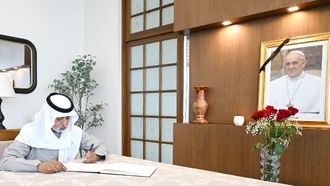 تعازي نهيان بن مبارك في وفاة البابا