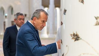 Peru's Foreign Minister Visits Abu Dhabi Mosque