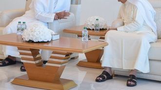 تقبل التعازي من حاكم أم القيوين