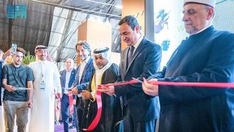 كورتي يفتتح معرض الجسور في بريشتينا