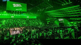 Canelo Álvarez Wins Super Middleweight Title