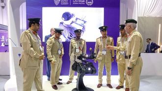 شرطة دبي تطلق روبوتًا ذكيًا للأطفال