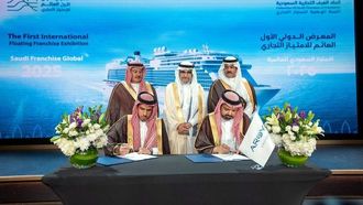 انطلاق معرض الامتيازات التجارية العائم في جدة