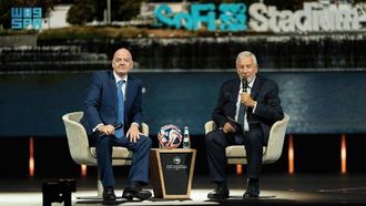 رئيس الاتحاد الدولي لكرة القدم يناقش إمكانات الاستثمار في كرة القدم