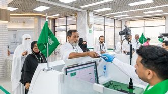 أول رحلة حج لمدير متقاعد من دكا