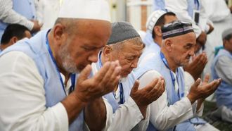 دخول المصلين إلى الروضة الشريفة بالمسجد