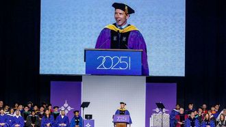 جامعة نيويورك أبوظبي تتخرج دفعة 2025