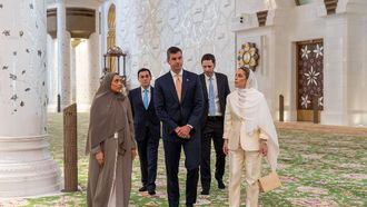 Santiago Peña Visits Sheikh Zayed Grand Mosque