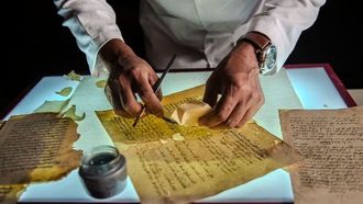 الاحتفال بالمخطوطات القديمة في الشارقة