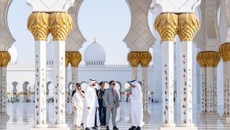 رئيس الإكوادور يزور مسجد الشيخ زايد