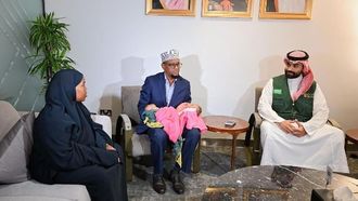 توأم صومالي يصل إلى الرياض لتلقي العلاج
