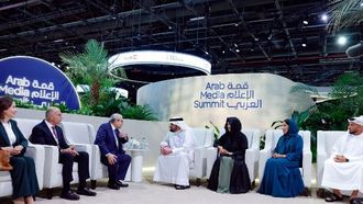 أحمد بن محمد يلتقي رئيس الوزراء اللبناني في دبي